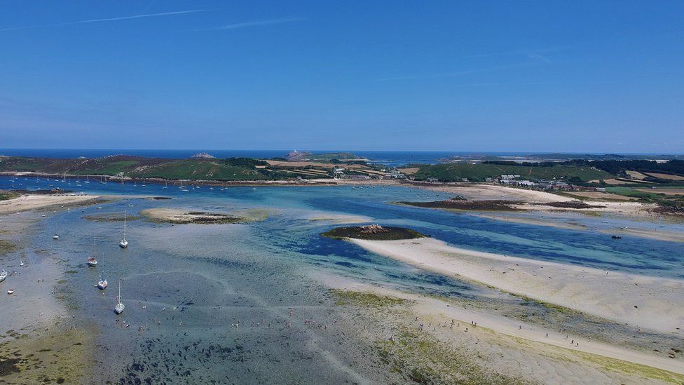 Low tide between Bryher and Tresco