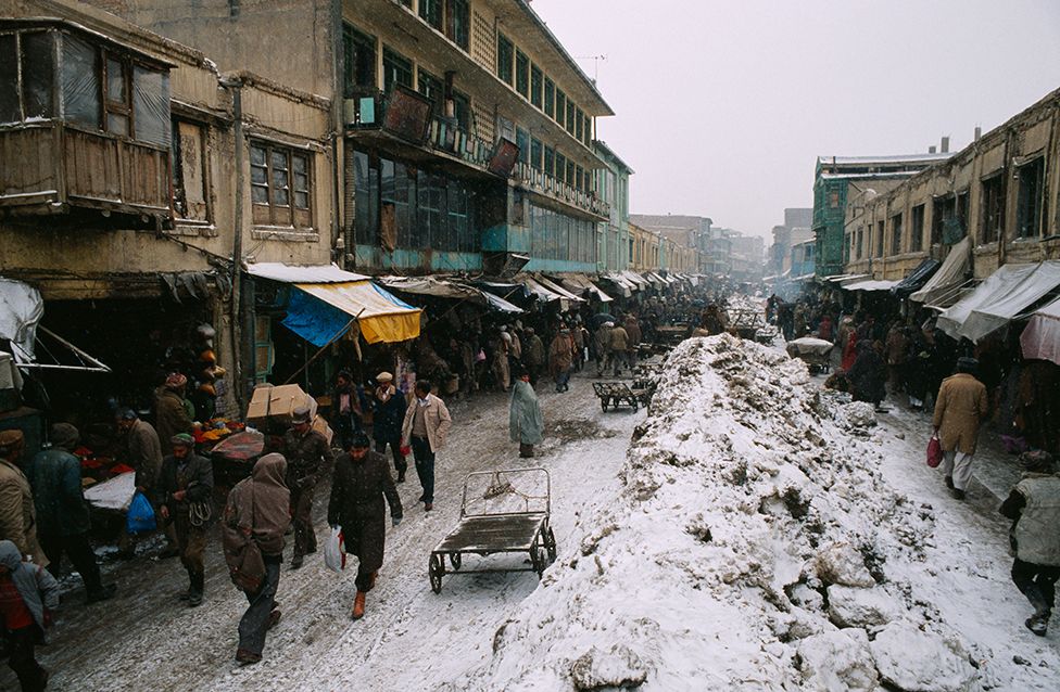 Kabul market in wintertime. 13 February, 1989