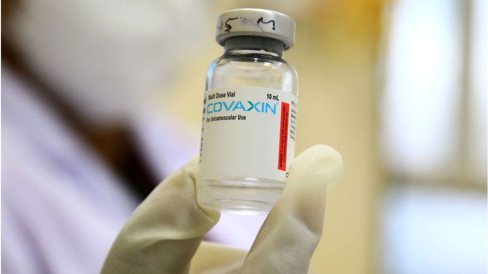 Eine Covaxin-Impfstoffflasche