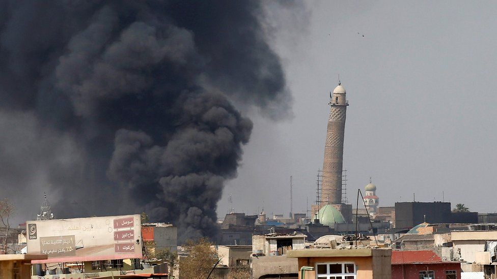 Hadba minaret of the Great Mosque of al-Nuri seen during clashes between Iraqi forces and Islamic State militants, in Mosul, Iraq (17 March 2017)