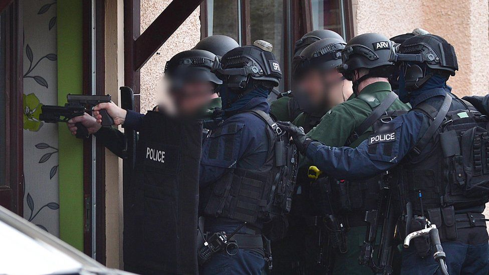 'Loyalist' critically injured in Carrickfergus shooting - BBC News