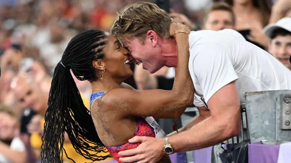 Married couple win Paralympic gold twice 💕🥳