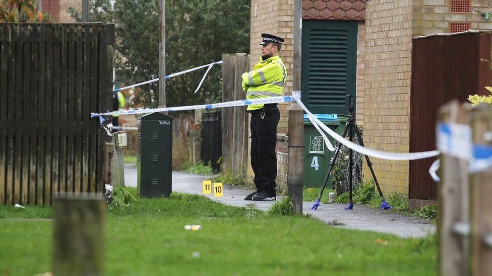 Amir Shafique: Five men convicted over Aylesbury fight murder - BBC News