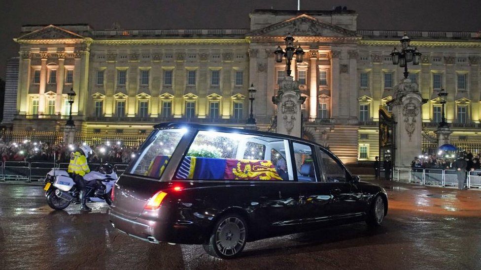 The Queen's coffin arriving at Buckingham Palace