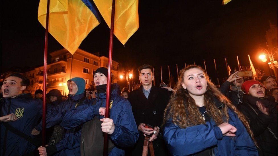 Protests in Kiev against the withdrawal of Ukrainian forces in the east