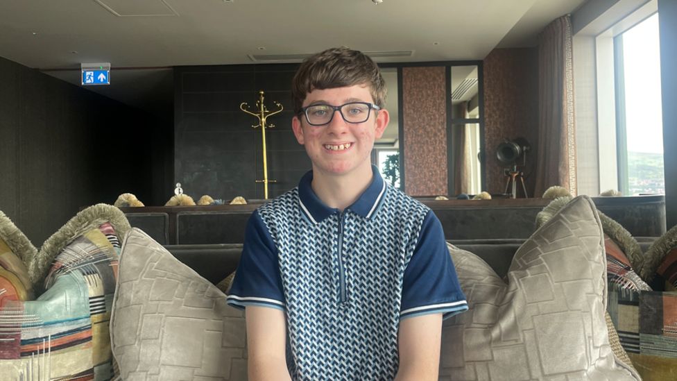 Holywood Teenage pianist enjoys viral success BBC News