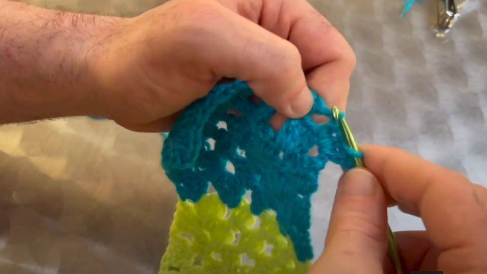 A prisoner's hands knitting