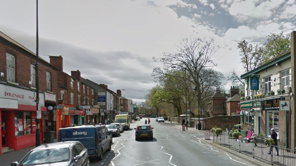 Liquid thrown in man's face during Bloxwich laptop robbery - BBC News