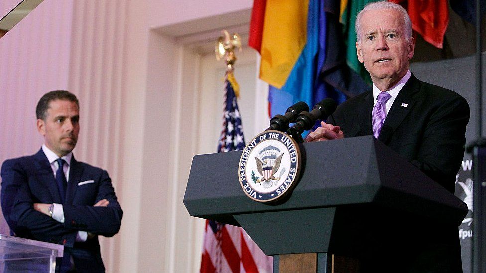 Award ceremony picture of Joe and Hunter Biden