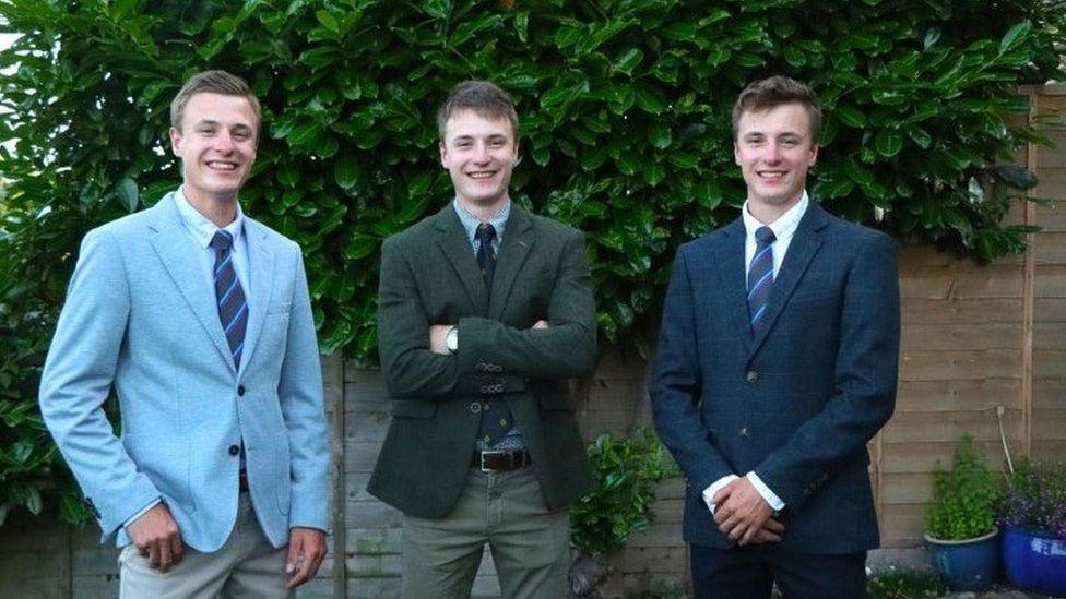 British Triplets Porn - University of Portsmouth identical triplets graduate together - BBC News