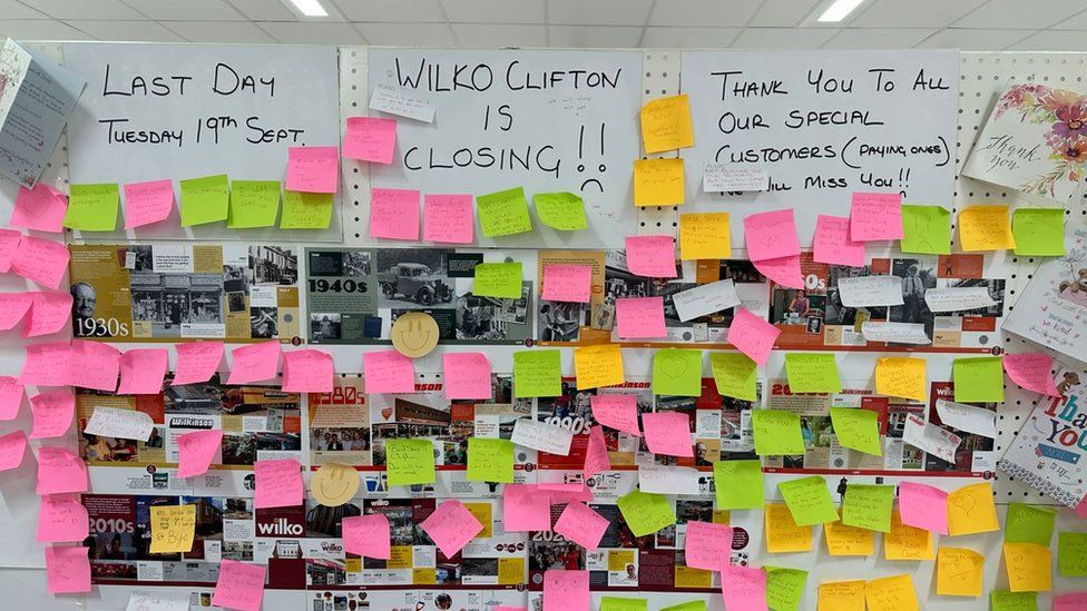 Post-it notes of thanks from customers