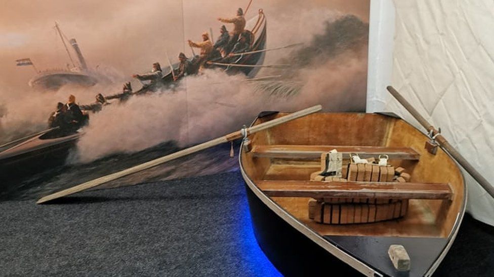 A boat as part of the exhibition
