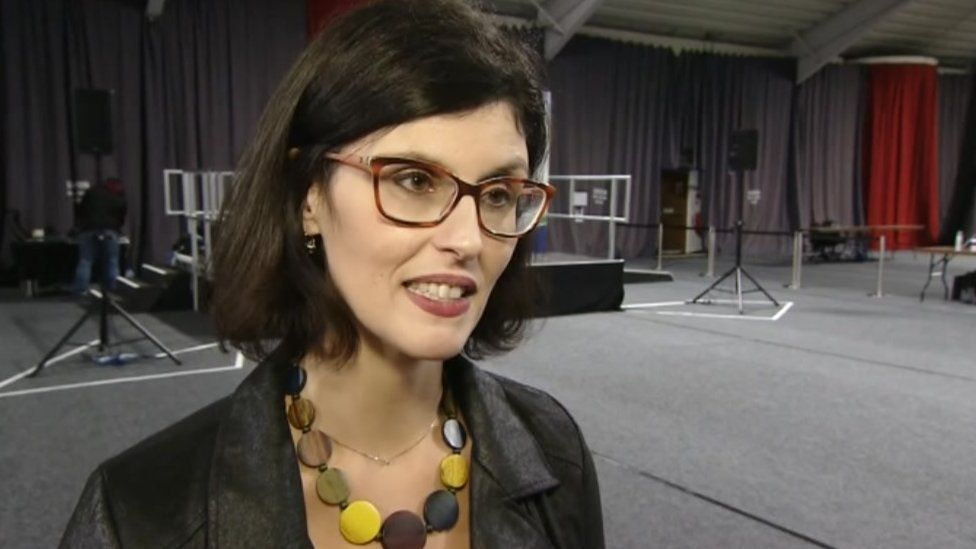 General election 2019: Layla Moran re-elected with larger majority - BBC News