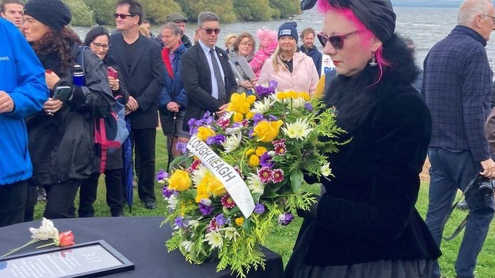 A wreath was laid on top of the coffin during the 'wake'