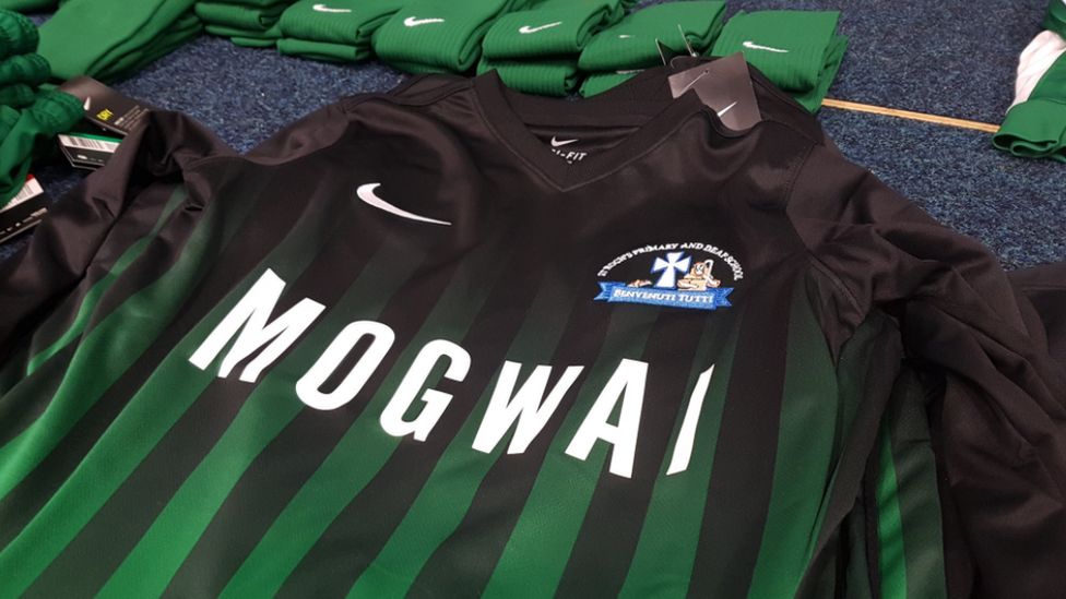 Mogwai sponsors Glasgow school football 