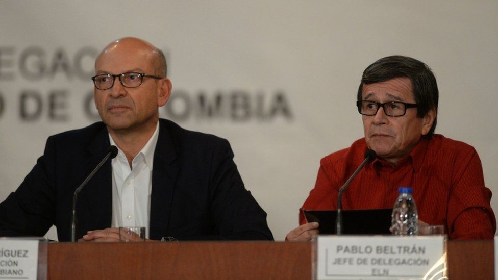 The head of the delegation of the Colombian government Mauricio Rodriguez (L) and Colombia's left-wing guerrilla National Liberation Army (ELN) delegate Pablo Beltran attend a joint press conference at the Foreign Ministry in Caracas
