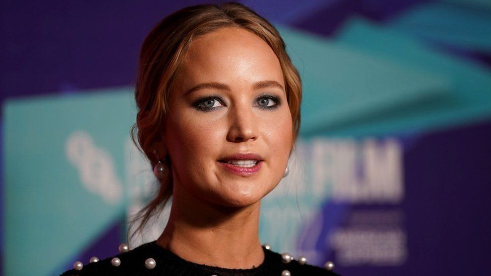 Royal Opera House bans audience member for heckling child actor BBC News