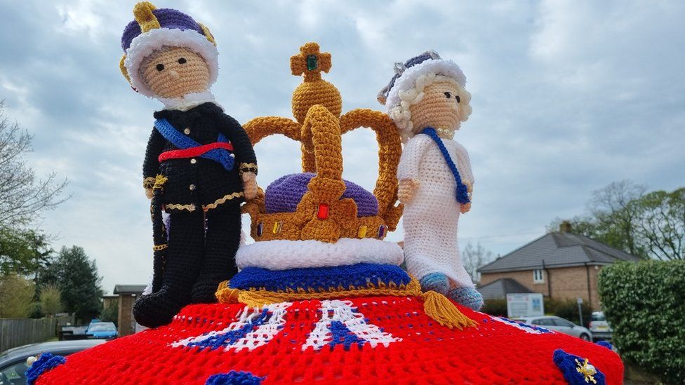 Coronation toppers crown Yorkshire and Lincolnshire post boxes BBC News