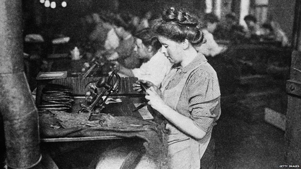 Women worked in factories in 1909