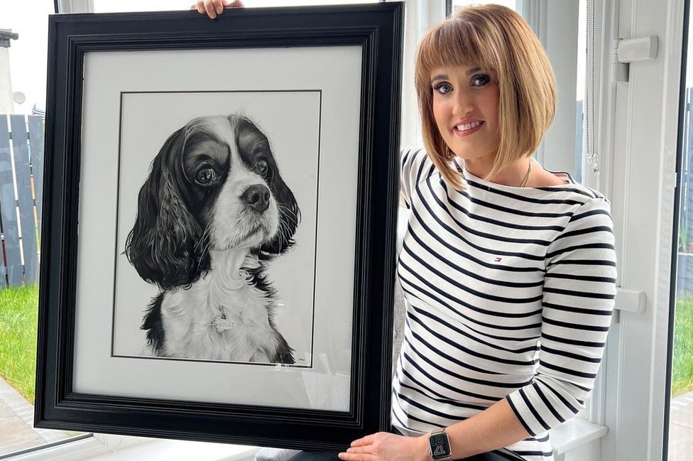 Kerrie Bell with portrait of Holly