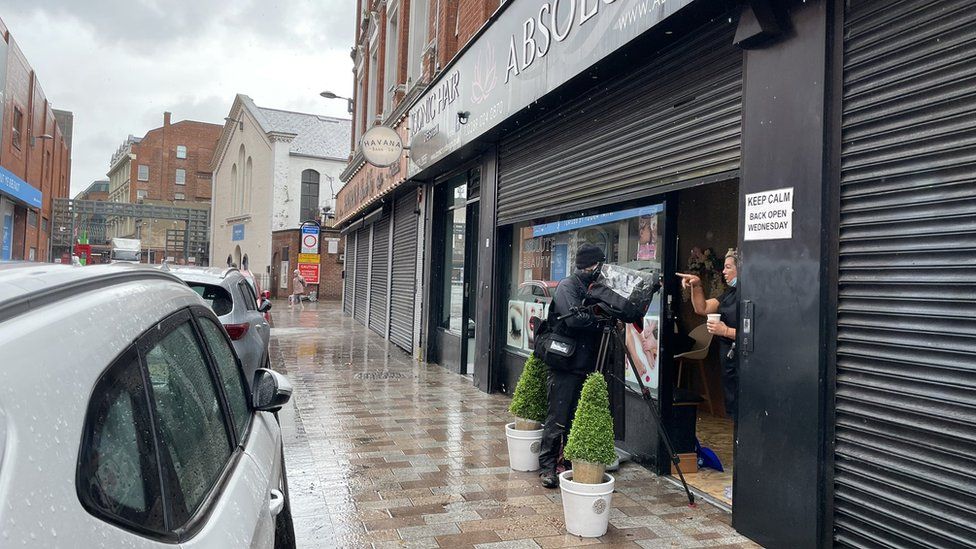 Belfast flooding: Heavy rain affects travel and business - BBC News