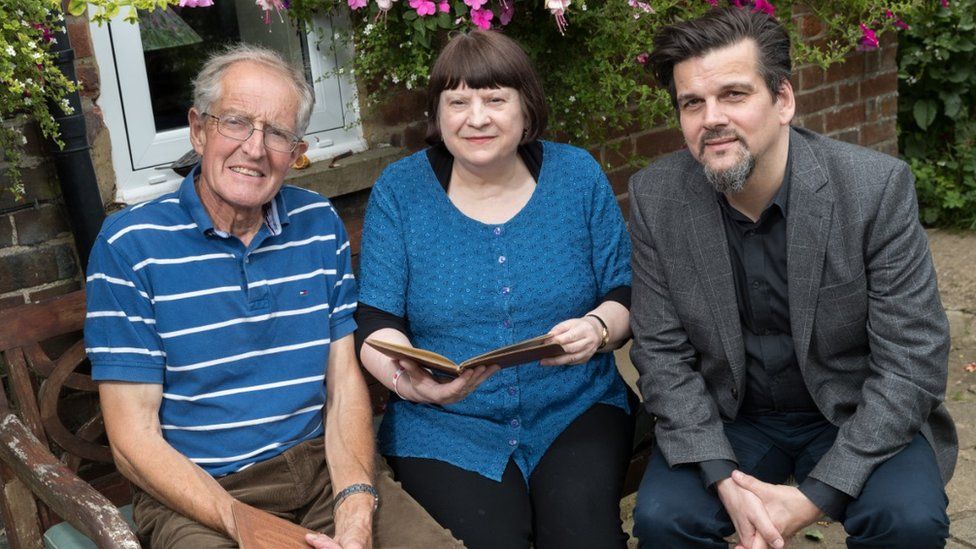 David Newton (left), Lesley Handly (middle) and Danny Curran of Finders International (right)