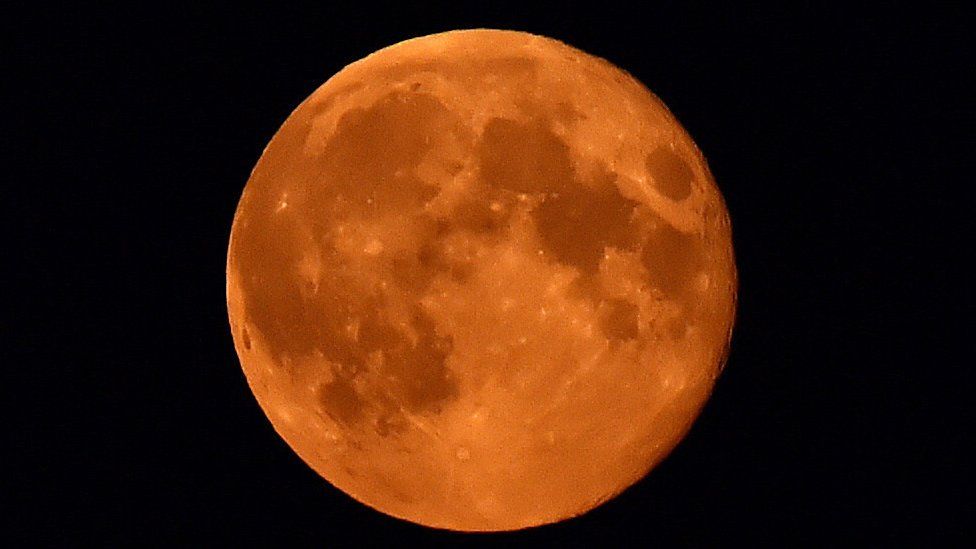 Blood-red "supermoon"