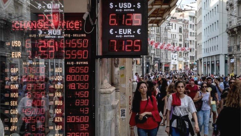 People walk past a currency exchange office on August 29, 2018 in Istanbul, Turkey