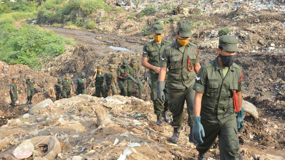 Sri Lankan military personnel at the site of a collapsed rubbish dump in Colombo on April 17, 2017.