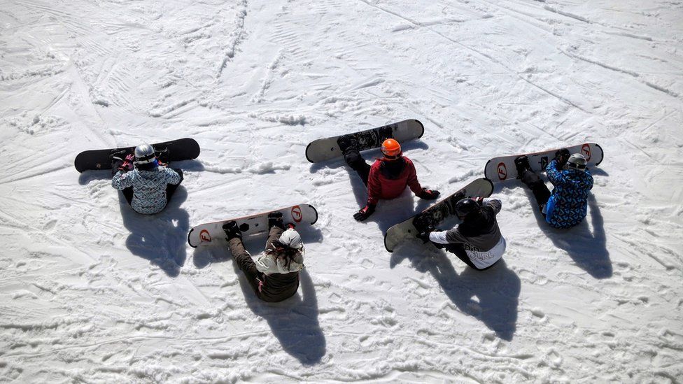 Snow boarders