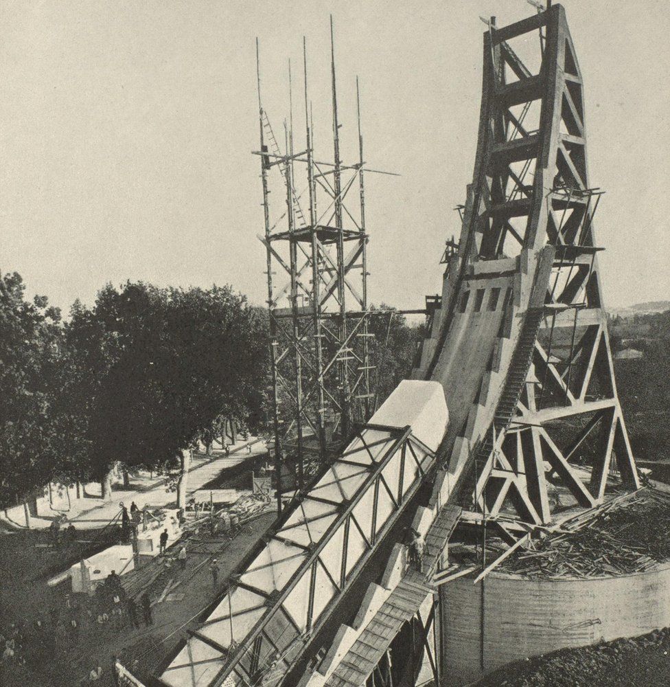 Construction of the Mussolini Obelisk in Rome in about 1932
