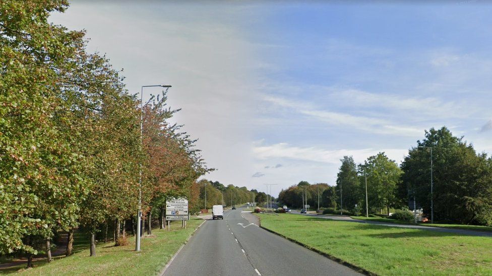 Milton Keynes teenagers seriously injured in crash BBC News