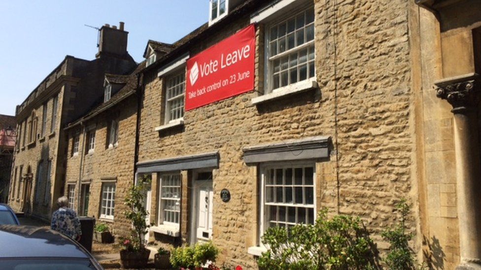 Vote Leave banner on house