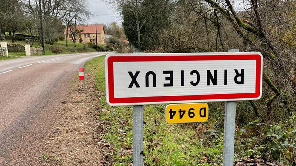 Rincieux - upside-down road-sign