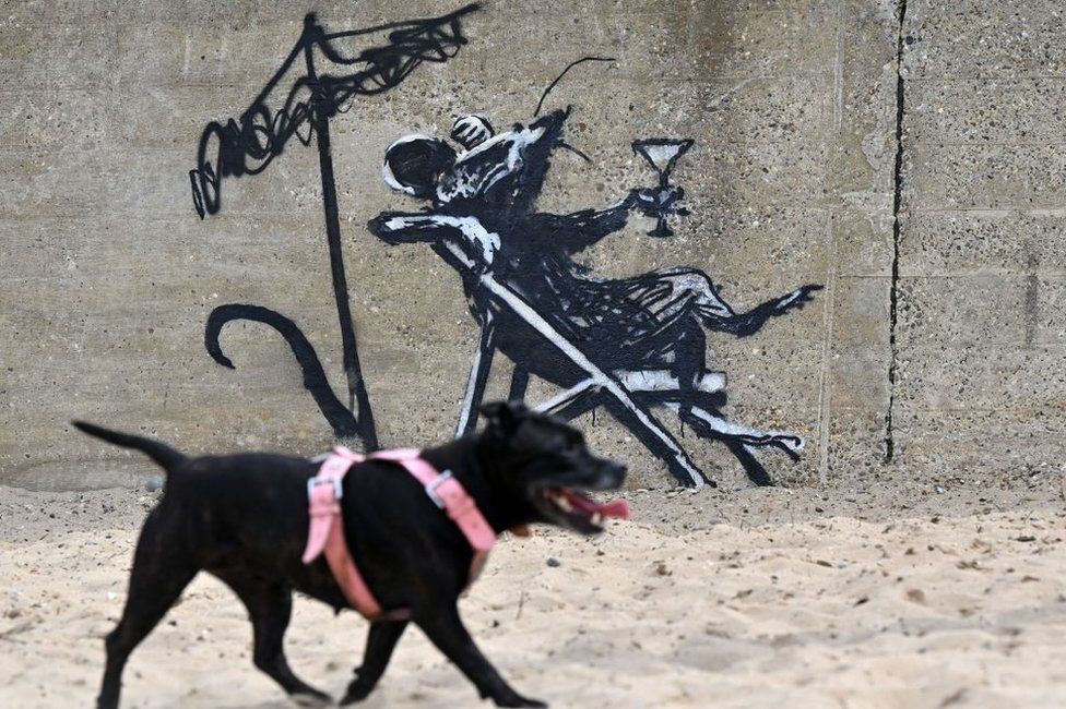 Posible mural de Banksy con una rata bebiendo un cóctel en Lowestoft