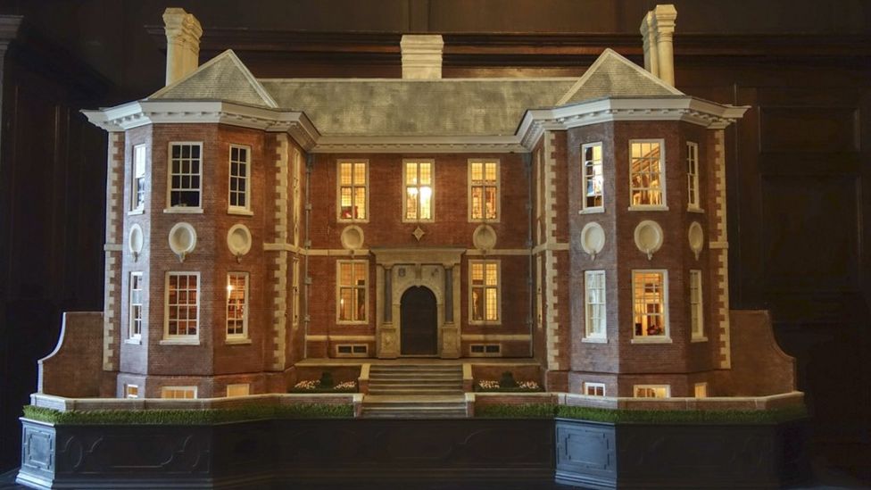 miniaturised-ham-house-goes-on-show-at-ham-house-in-surrey-bbc-news