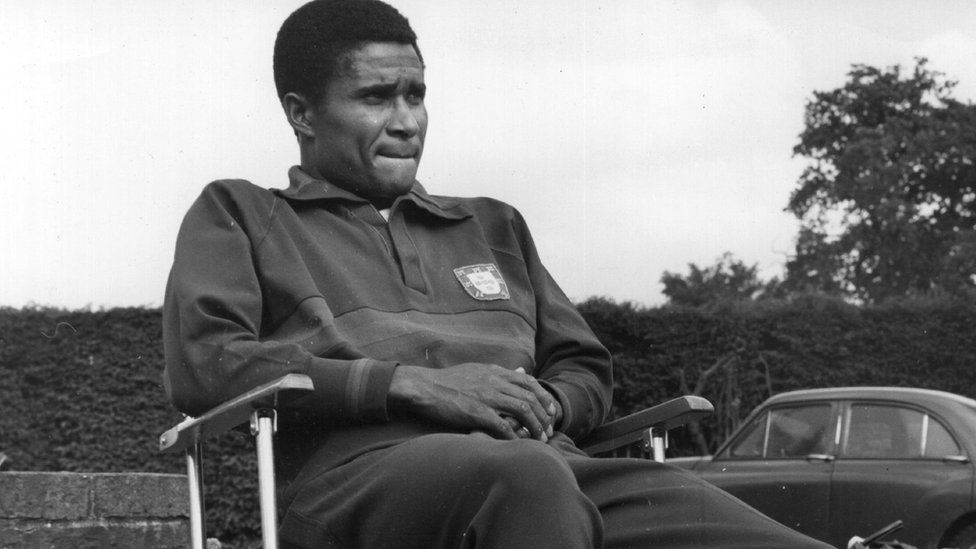 Eusebio in training for an upcoming match against England at Wembley in 1961
