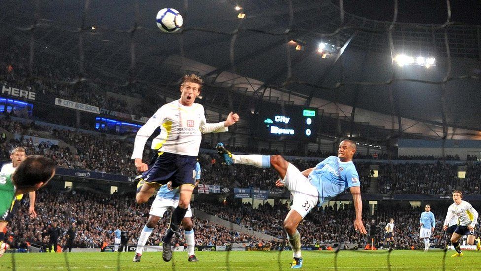 Peter Crouch playing football in 2010