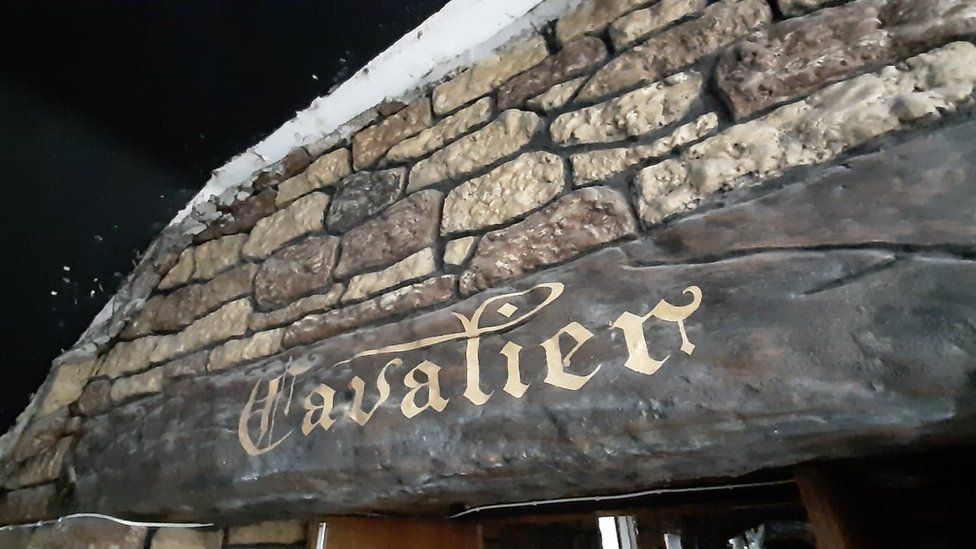 Cavalier bar