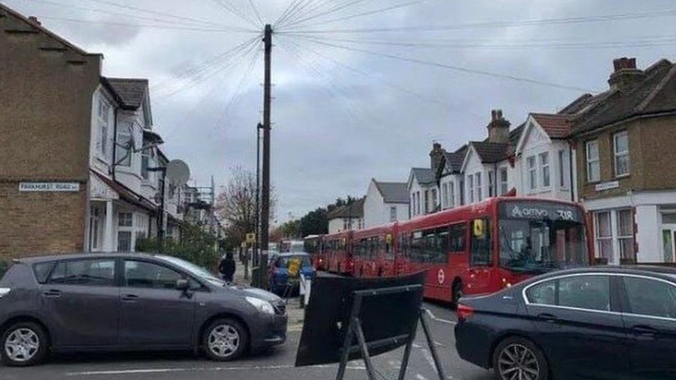 Boundary road congestion