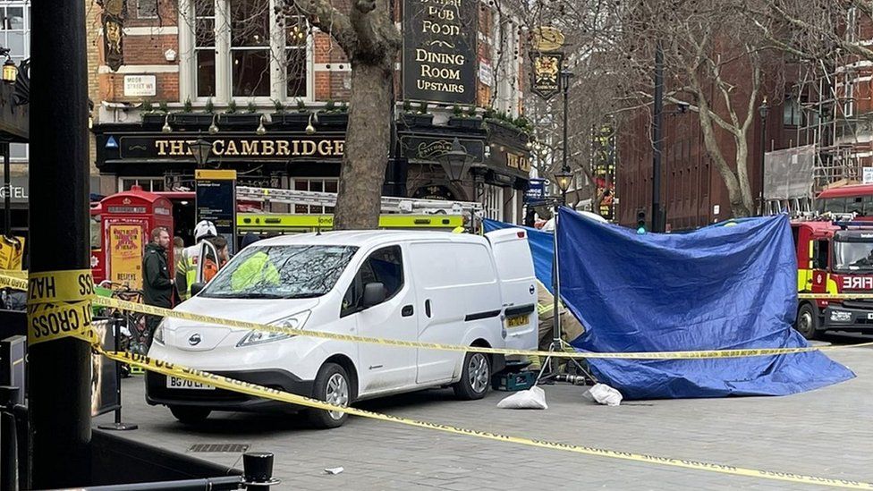 Emergency services at Cambridge Circus