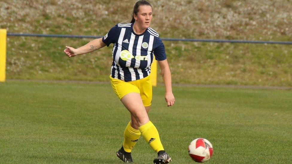 Disney trip appeal for footballer with terminal cancer - BBC News
