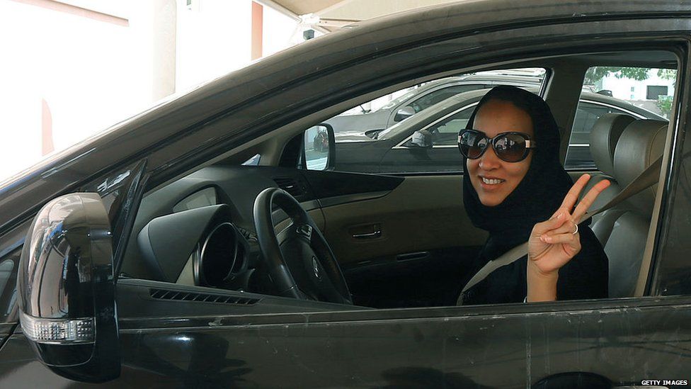 Саудовская женщина за рулем в знак протеста