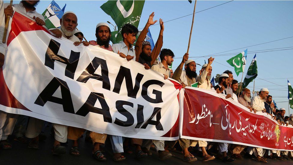 Pakistanis protesting against Asia Bibi's acquittal