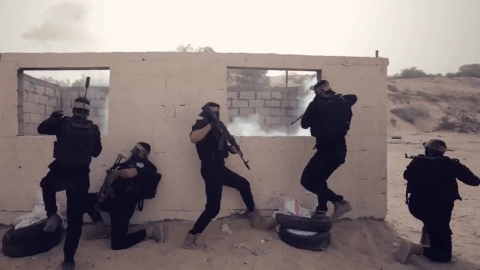 Palestinian fighters training