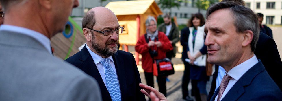 Martin Schulz, leader of the German Social Democrats (SPD), chats with local residents as he campaigns on behalf of the SPD ahead of state elections in North Rhine-Westphalia on May 10, 2017 in Düsseldorf.
