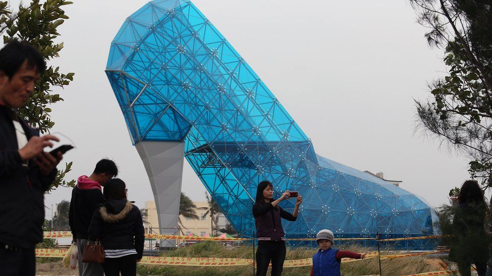 The giant glass slipper church of Taiwan BBC News