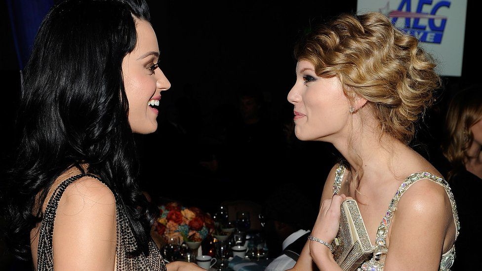 Katy Perry and Taylor Swift talking to each other