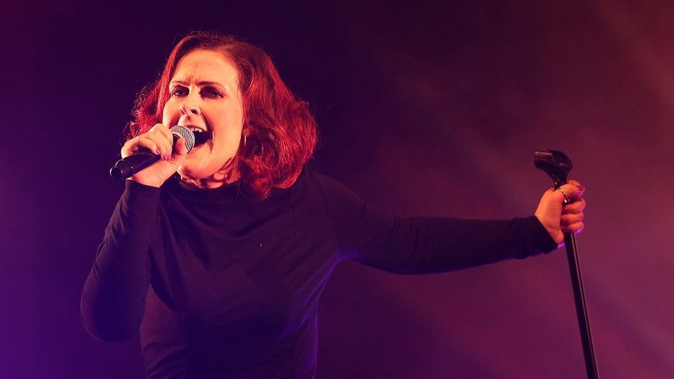 Alison Moyet: Singer graduates with degree in fine art printmaking aged ...