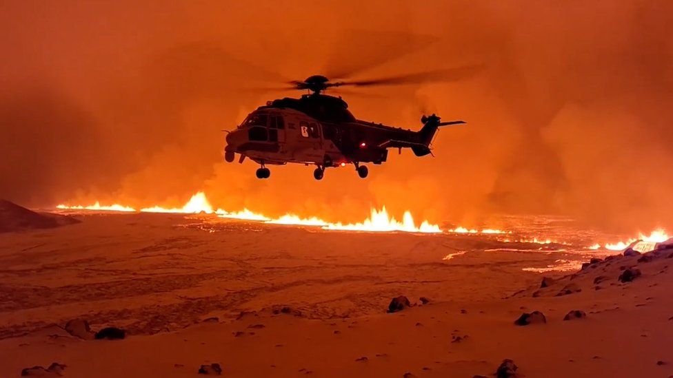 Iceland volcano erupts on Reykjanes peninsula - BBC Newsround